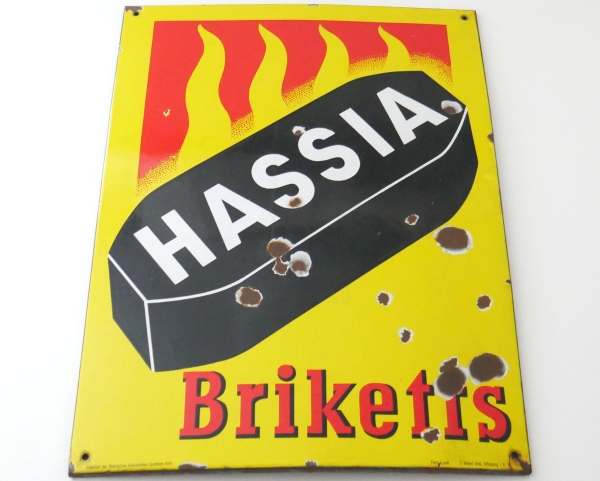 Emailschild Hassia Briketts Original 1930er Emaille-Schild Ferro-Email 78x57 cm